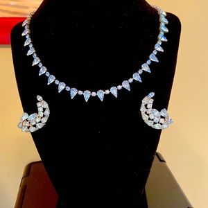 Weiss Set Clip On Earrings and Necklace. Beautiful light blue pear shaped stones